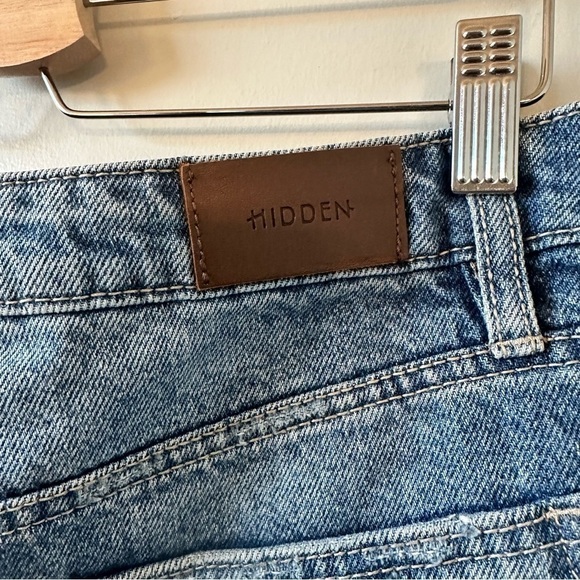 HIDDEN Heavy Fray High Rise Mom Short (Size:Large) - Picture 9 of 11